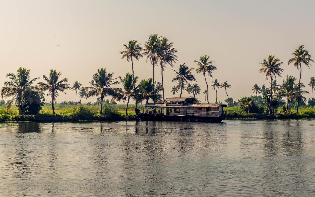 Rajatheeram Beach Homestay & Backwater Cruise Alleppey アーラップーザ県 エクステリア 写真