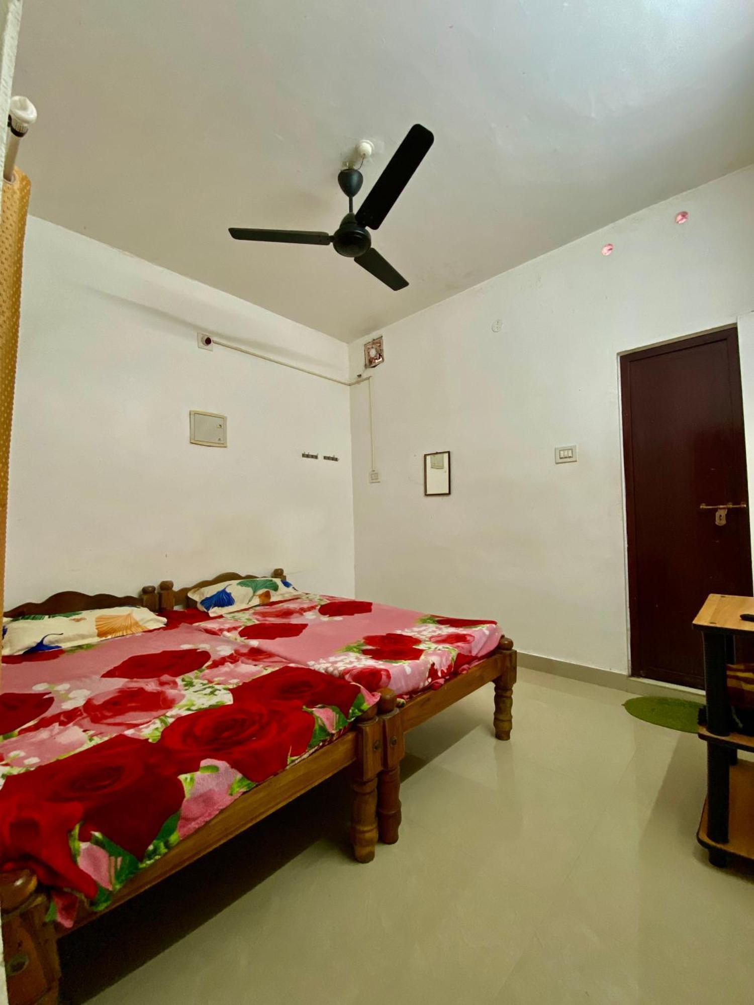 Rajatheeram Beach Homestay & Backwater Cruise Alleppey アーラップーザ県 エクステリア 写真