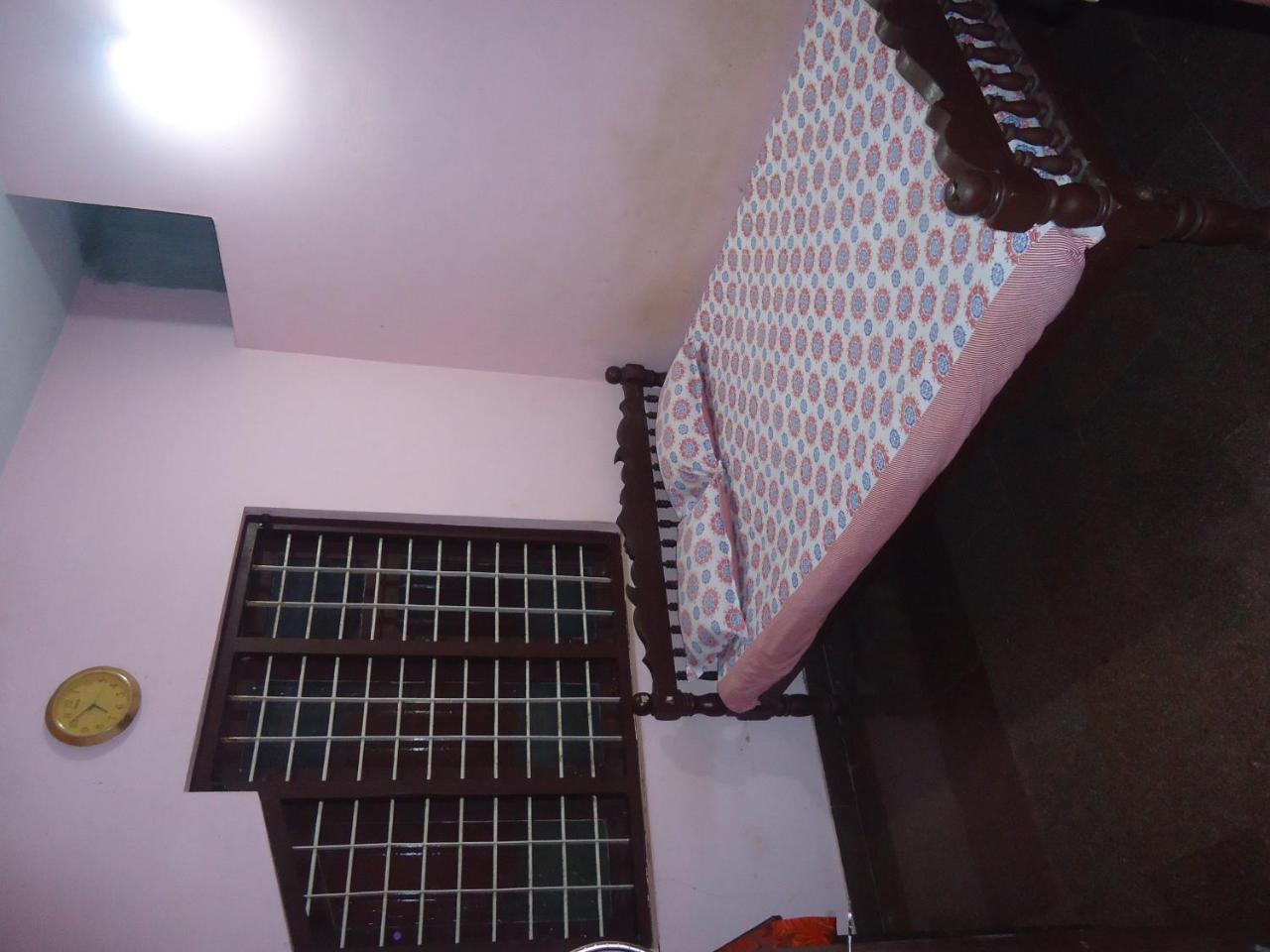 Rajatheeram Beach Homestay & Backwater Cruise Alleppey アーラップーザ県 エクステリア 写真