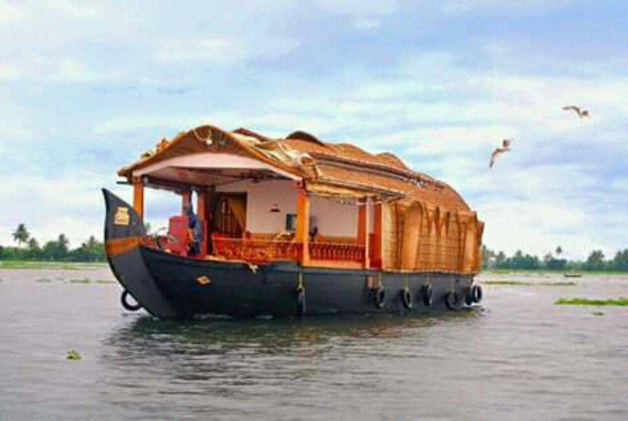 Rajatheeram Beach Homestay & Backwater Cruise Alleppey アーラップーザ県 エクステリア 写真
